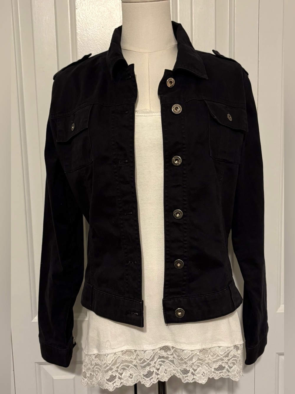 GUESS JEANS Classic Black Button-Front Trucker Jean Jacket